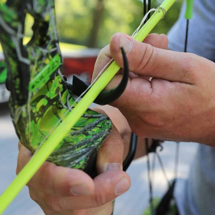 Muzzy Iron Fiberglass Bowfishing Arrow with 3-Barb Fish Point Chartreuse 32" - Image 4