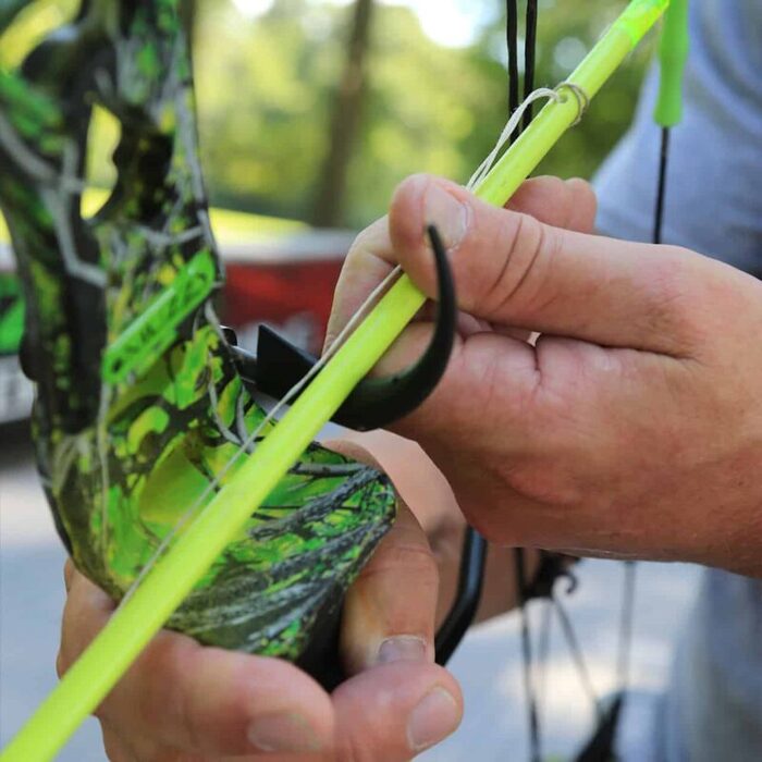 Muzzy Fish Hook Aluminum Arrow Rest Black - Image 2